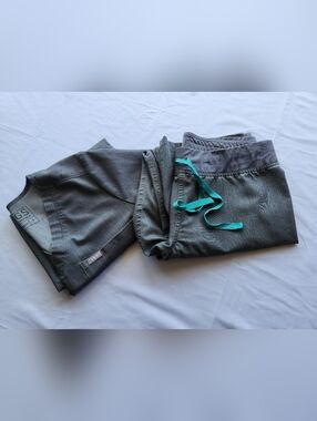 NWOT Small FIGS Graphite Set